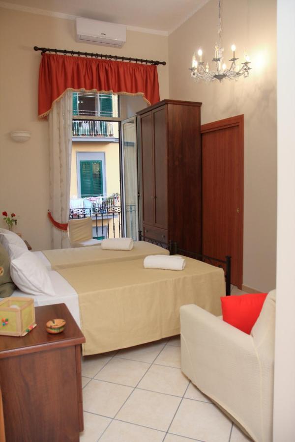 B&B Mitilini Central Station Napoli Eksteriør bilde